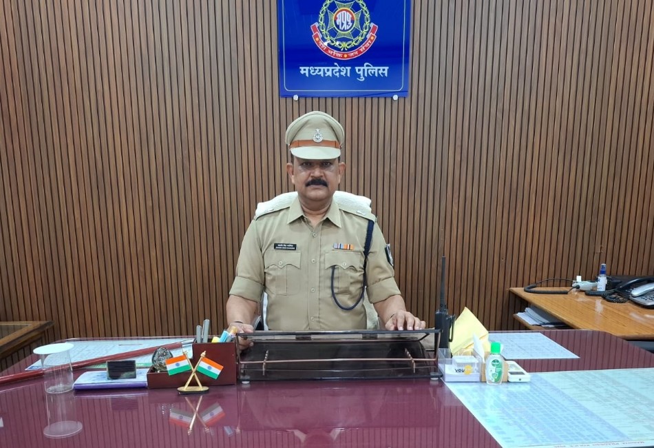 पदभार ग्रहण के पहले दिन एएसपी जयवीर सिंह भदौरिया ने बचाई घायल की जान