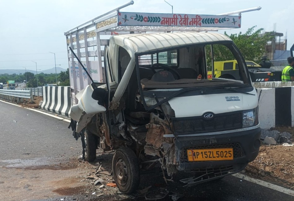 बरमान स्नान से लौट रहे श्रद्धालुओं की पिकअप पलटी, दो की मौत, 12 घायल